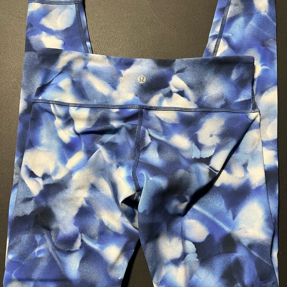 Lululemon Blue Tie Dye Nulu High Rise Leggings Size 6 - Picture 5 of 5